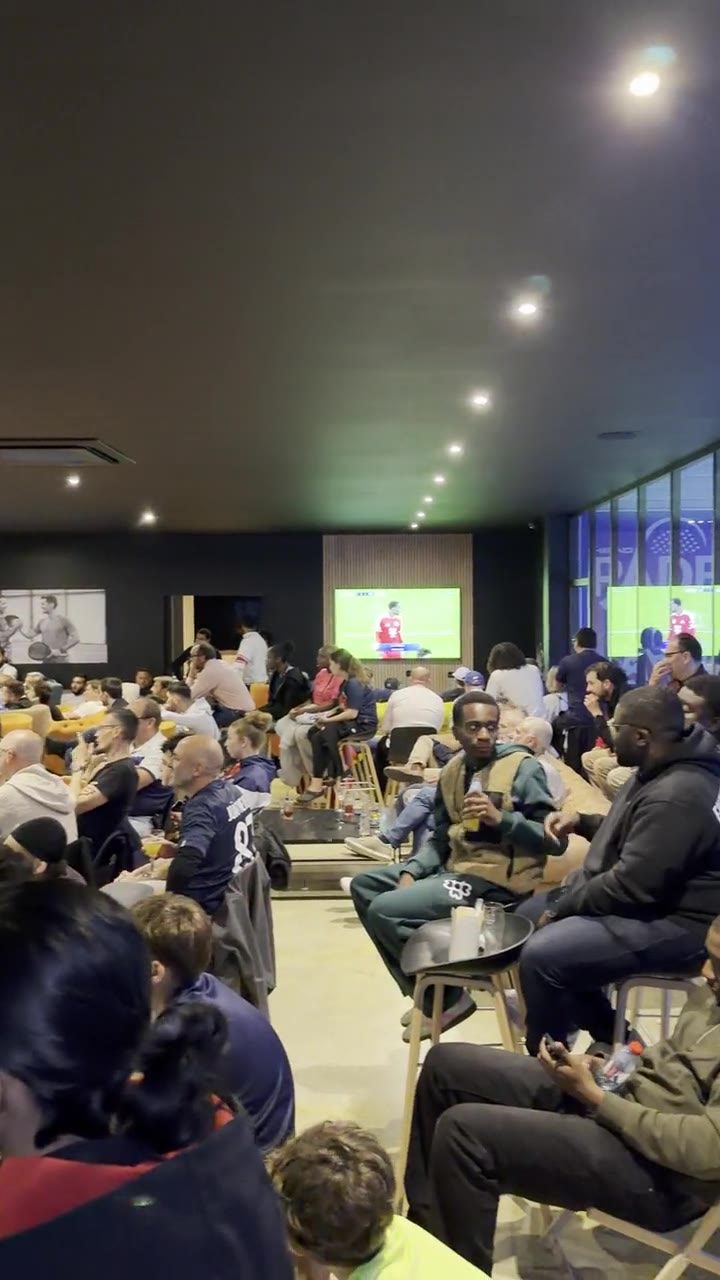 La salle du haut pleine un soir de match
