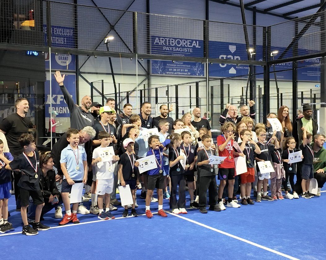 Remise de médailles aux enfants de l'école de padel de Padel 95