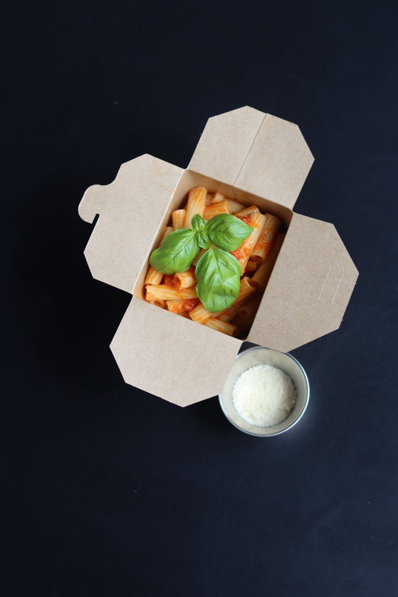 Pâtes à la sauce tomate et basilic en box