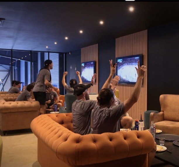 Supporters devant les écrans du Live Sports Bar